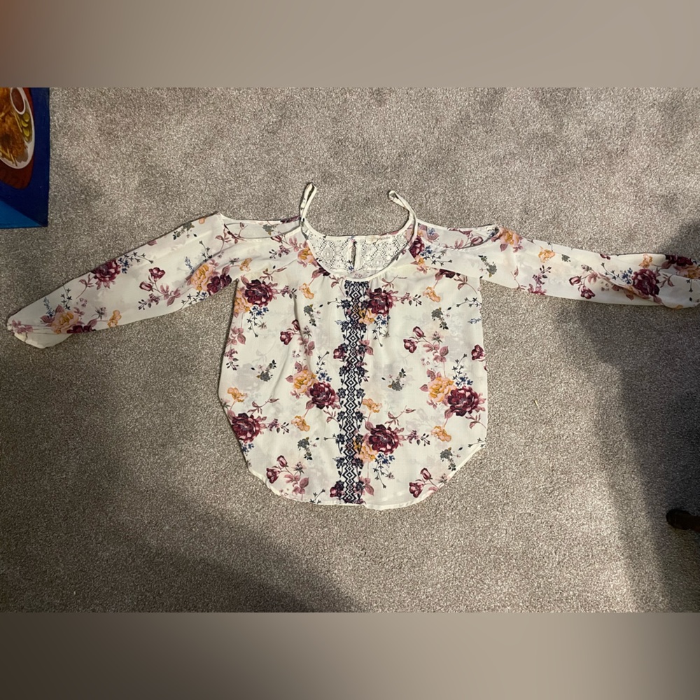 Rewind, Cold Shoulder Top, Size L